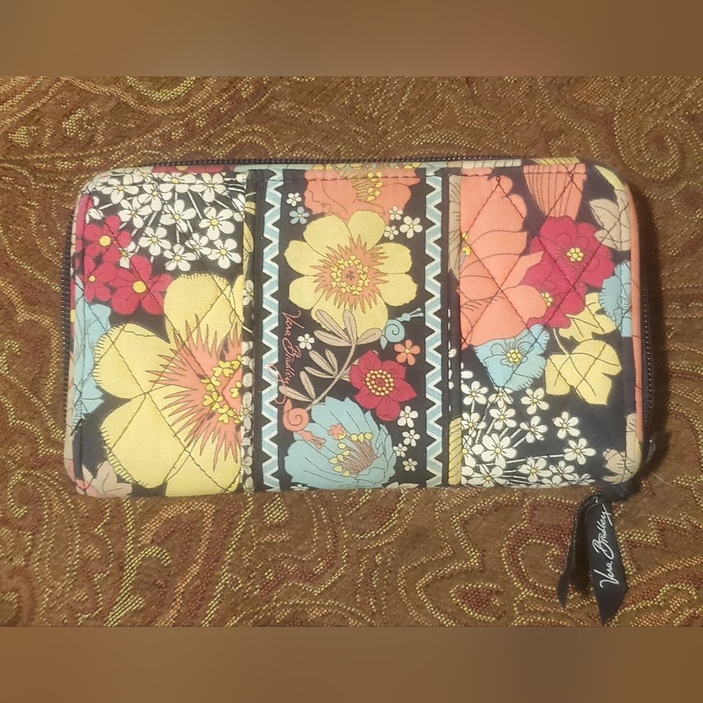 Vera Bradley Happy Snails Accordian Zip Around Wallet.